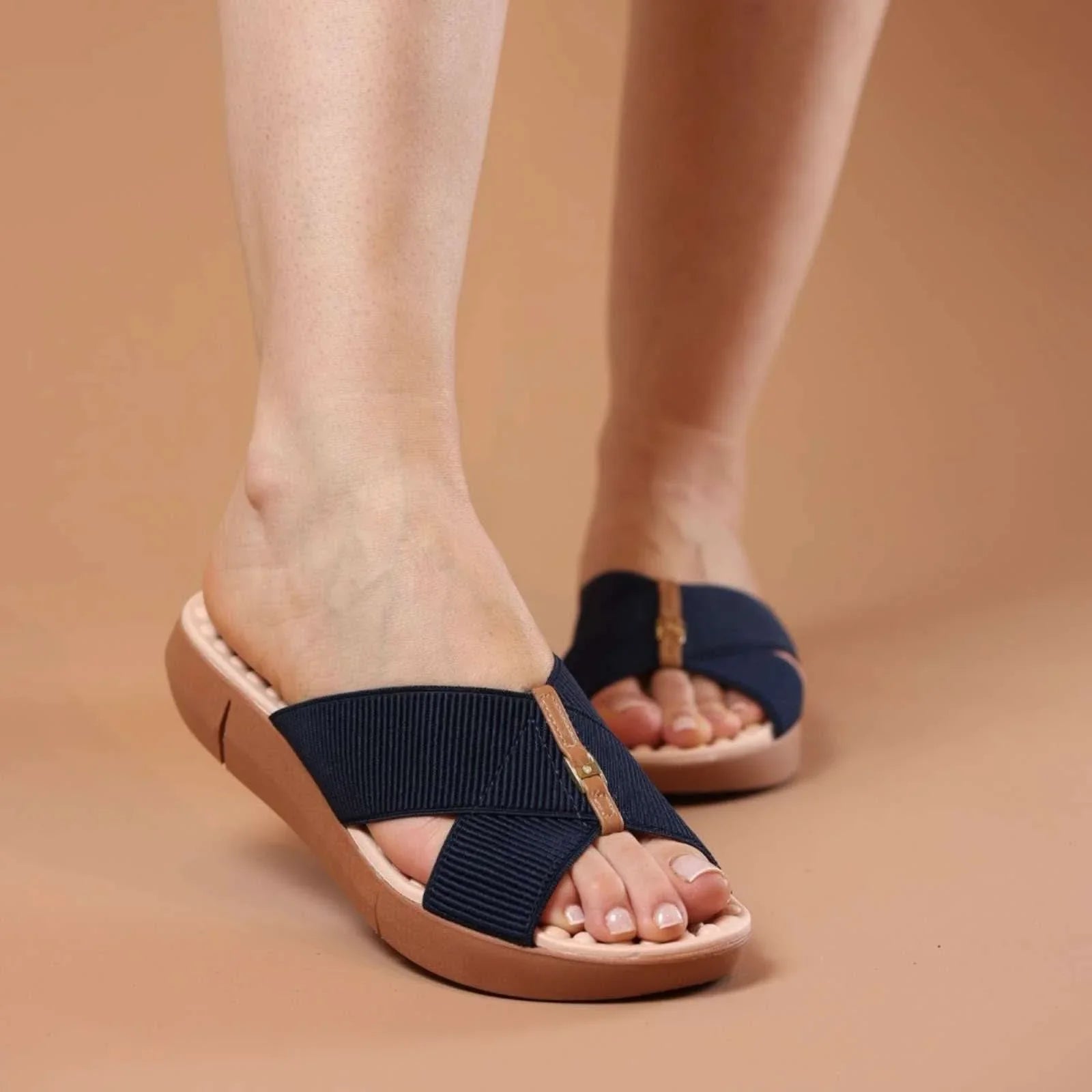 TAMANCO FEMININO MASSAGEADOR EM X - Banana Calçados -